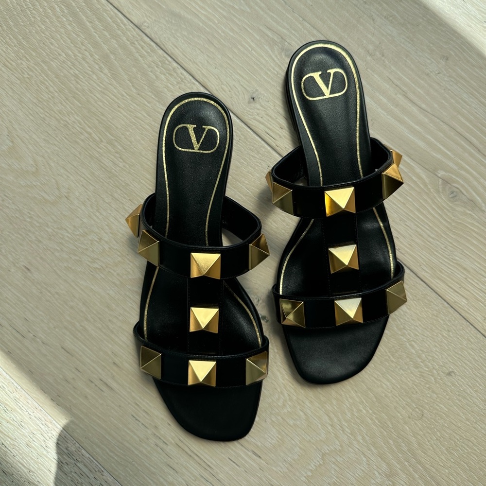 Valentino Maxi Stud Sandals black